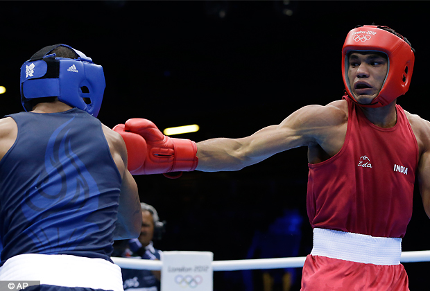 India's Krishan Vikas, right, fights United States' Errol Spence during a men's welterweight 69 kg preliminary boxing match at the 2012 Summer Olympics, Friday, Aug. 3, 2012, in London. (AP Photo)