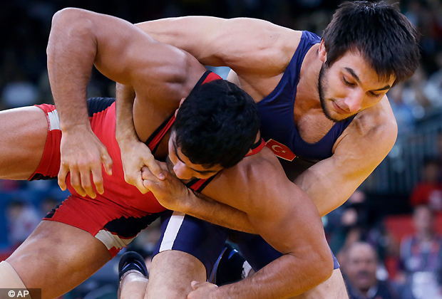 Sushil Kumar of India, competes with Ramazan Sahin of Turkey, (in blue) during their 66 kg freestyle wrestling match at the 2012 Summer Olympics, Sunday, Aug. 12, 2012, in London. (AP Photo)