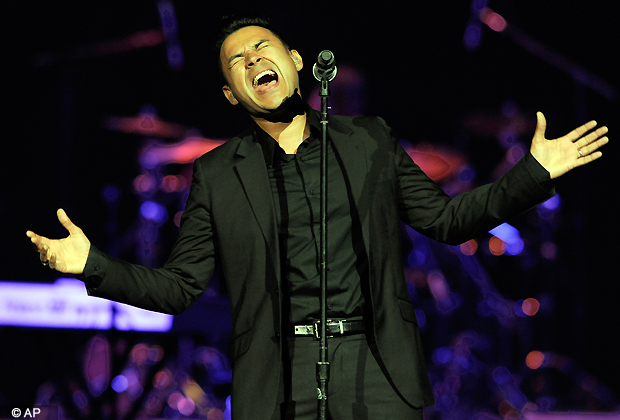 Frankie J performs at the Honda Center on Saturday, Aug. 11, 2012 in Anaheim, Calif. (Photo by Chris Pizzello/Invision/AP)