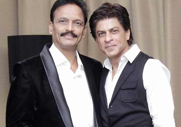 Shah Rukh Khan is seen here posing with father of the bride Bhai Jagtap.