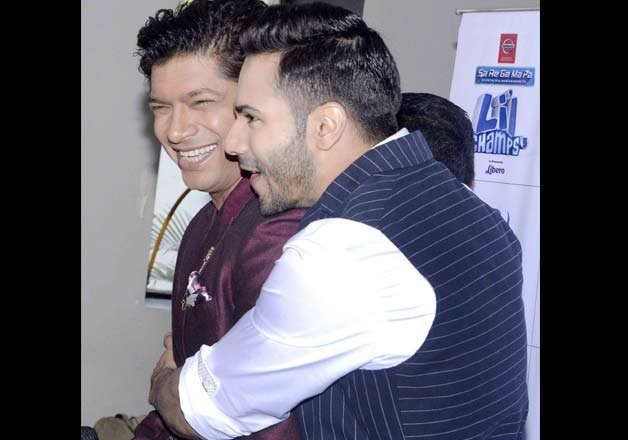 Varun and singer Shaan can be seen sharing some fun moments back stage. Directed by Sriram Raghavan, the movie is slated to release on February 20th.