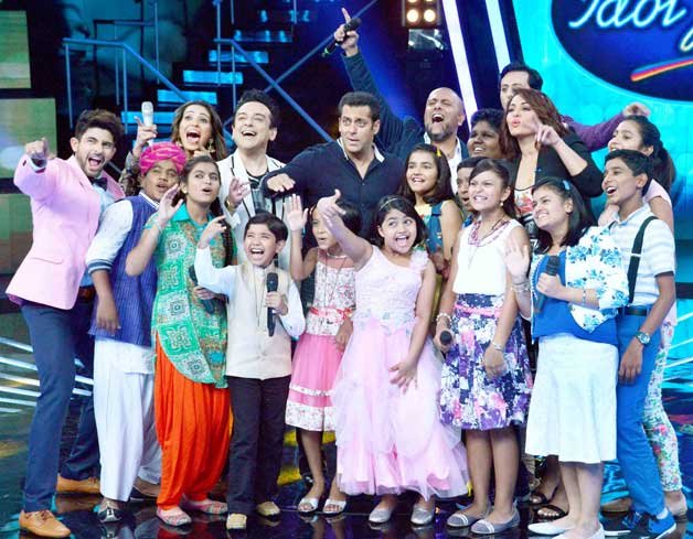 Salman Khan on the sets of Indian Idol Junior with contestants and judges for the promotion of Bajrangi Bhaijaan'.