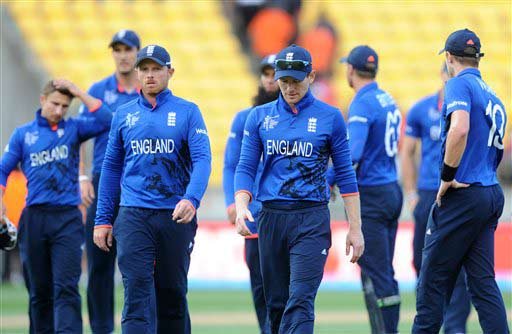 England's captain Eoin Morgan leads his player's from the field after they lost to Sri Lanka by nine wickets during their Cricket World Cup match in Wellington, New Zealand, Sunday, March 1, 2015. (AP Photo)