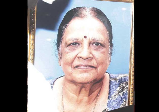 Filmmaker Madhur Bhandarkar's mother Shanta Bhandarkar (79) passed away over the weekend, following a heart attack.