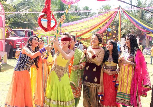 The star cast of Taarak Mehta Ka Oolta Chashma doing some matki phod fun.