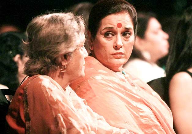 Actress Sonakshi Sinha's mother had proud moment to witness her hubby Shatrughan Sinha walking on ramp for the very first time.