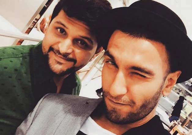 Deepika Padukone Ranveer Singh Spotted At Delhi Wedding deepika padukone ranveer singh spotted