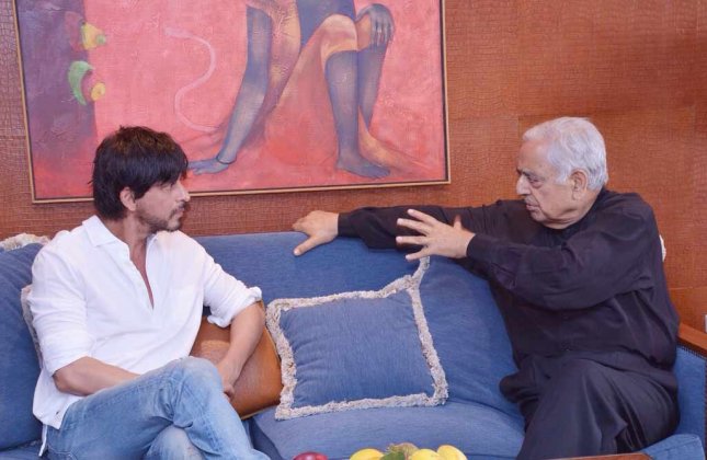 Bollywood superstar Shahrukh Khan called on Jammu and Kashmir Chief Minister Mufti Mohammad Sayeed in Mumbai and expressed his interest in shooting in the state.