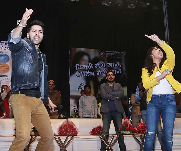 Varun Dhawan And Yami Gautam Promote Badlapur In Delhi